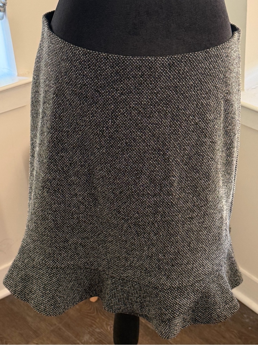 LOFT Black White Textured Ruffle Hem Skirt Size M